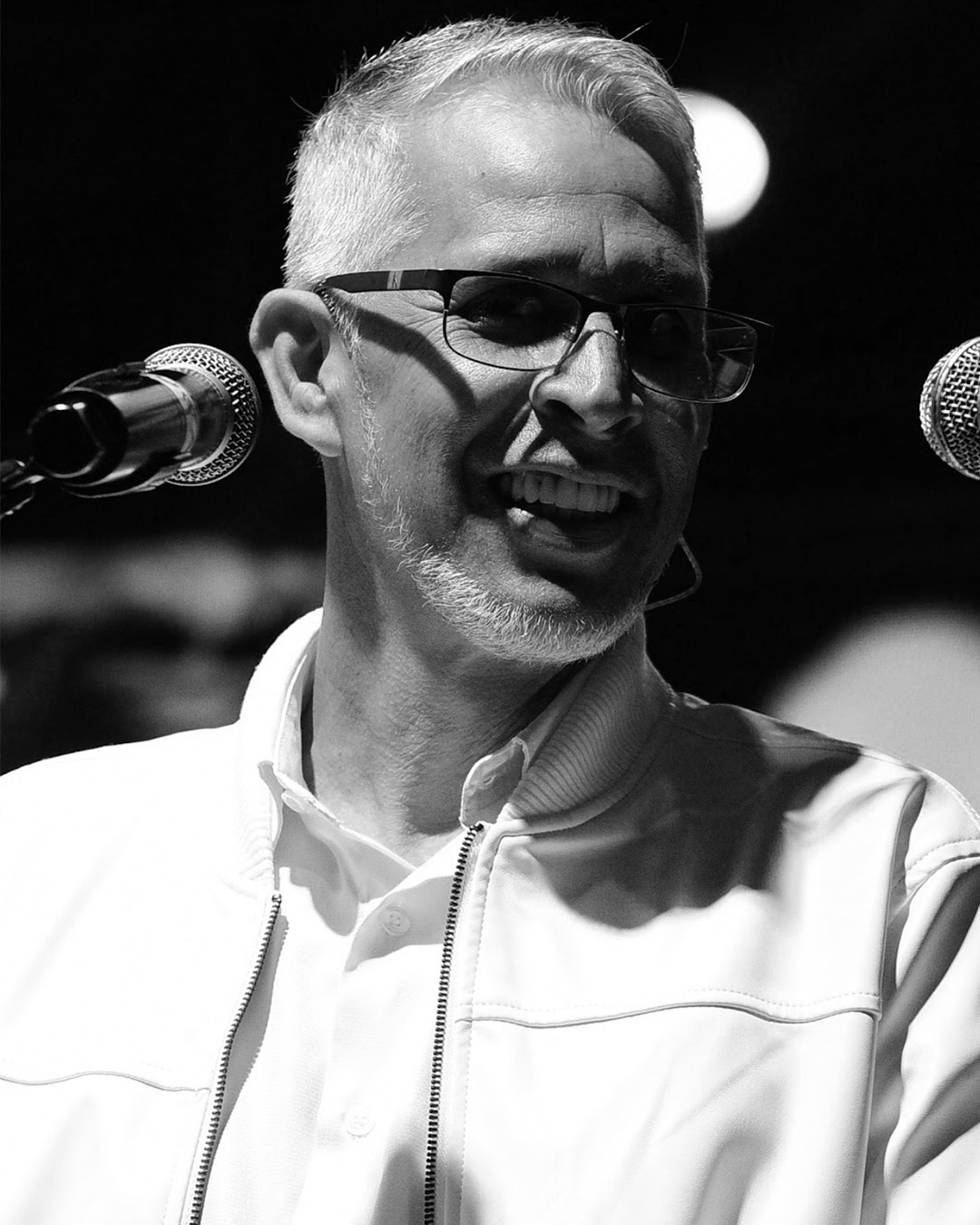 Marcelo Lima, do Trio Remelexo Bom Demais, ao microfone